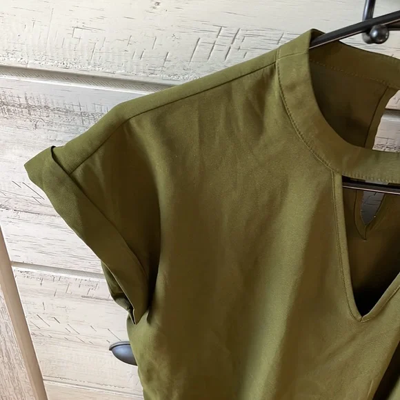 Green Express Top - Picture 3 of 6